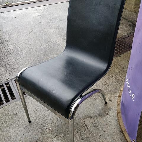 Chaise cuir noir