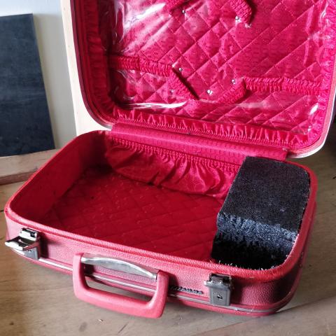 Valise parisienne rouge