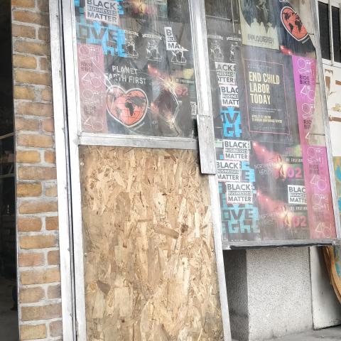 Décor alu avec affiches